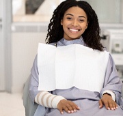 Woman seeing dentist in Salem