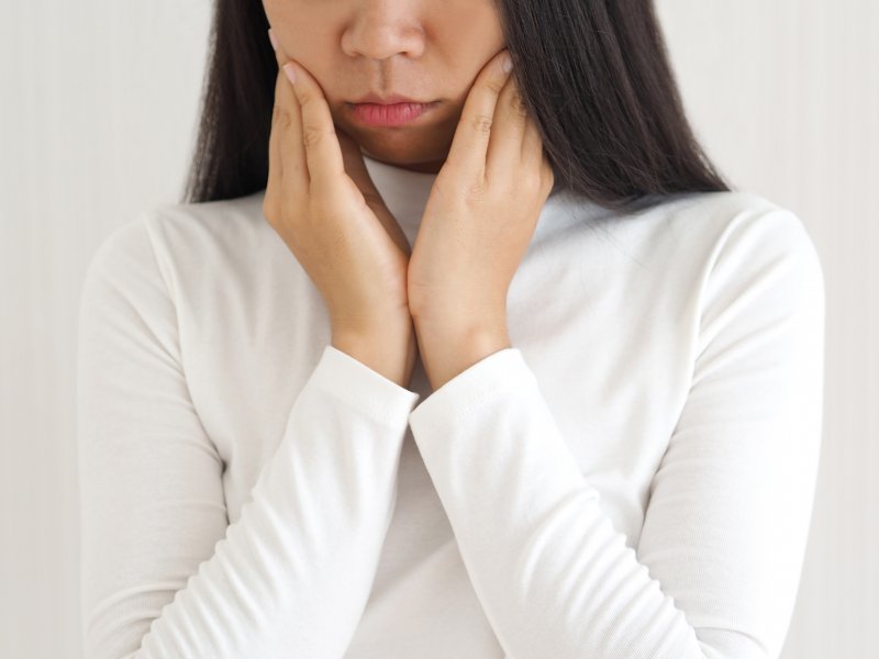 woman with facial swelling